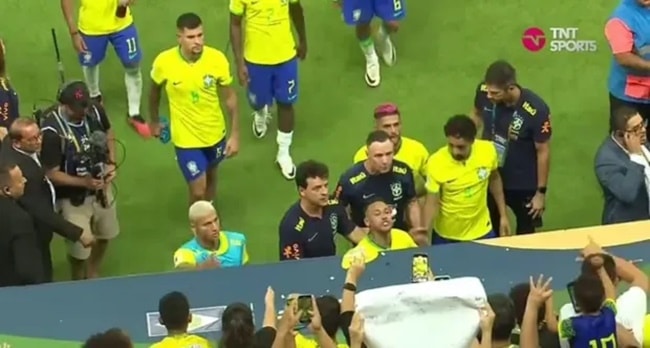 Neymar sôi máu vì bị tập kích - Bóng Đá