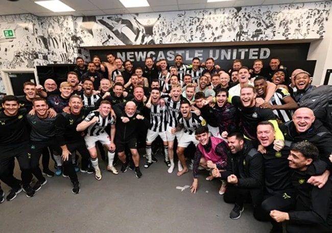 Newcastle ăn mừng - Bóng Đá