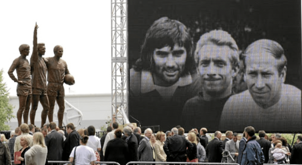 George Best, Denis Law và Bobby Charlton (từ trái sang) được dựng tượng ngoài sân Old Trafford. Ảnh: Reuters