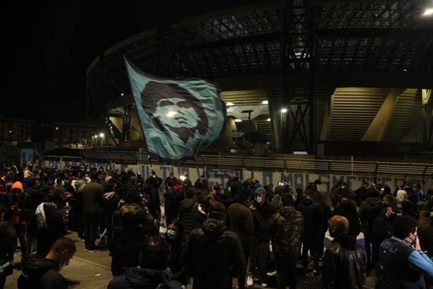 Napoli đổi tên sân San Paolo => Maradona - Bóng Đá