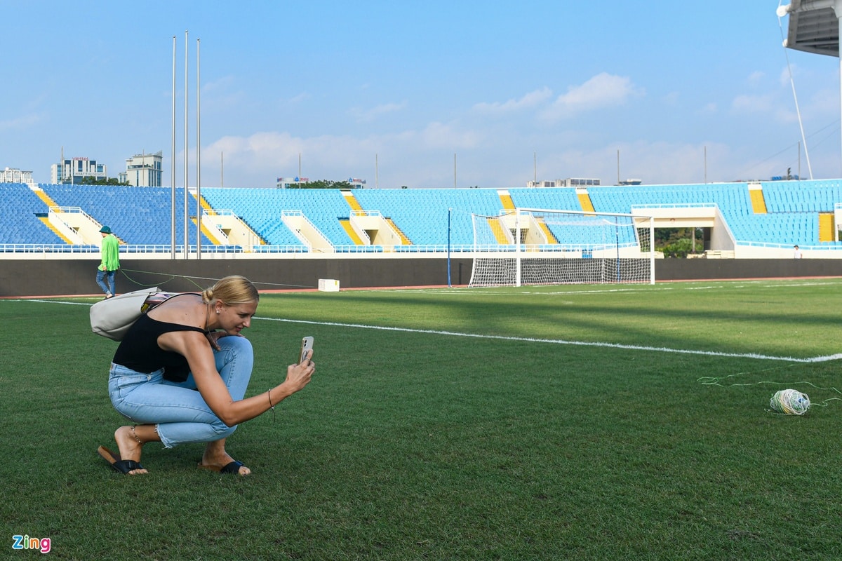 Nữ HLV Dortmund hài lòng với công tác chuẩn bị tại sân Mỹ Đình - Bóng Đá