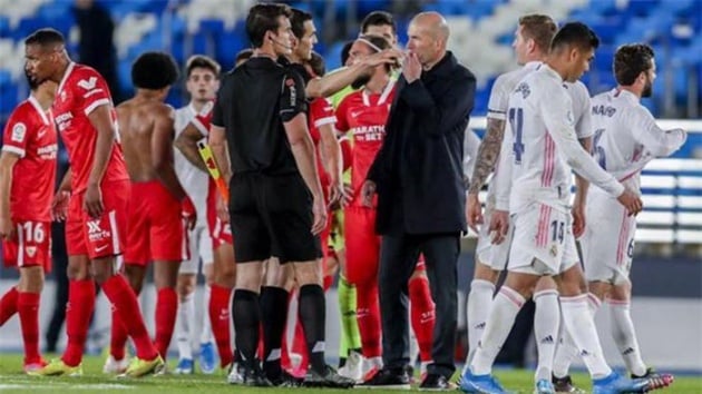 Zidane và Real đã tự bắn vào chân mình - Bóng Đá