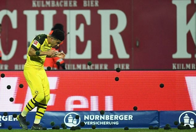 Sẩy chân trước đội bét bảng, Dortmund chỉ còn hơn Bayern 3 điểm - Bóng Đá