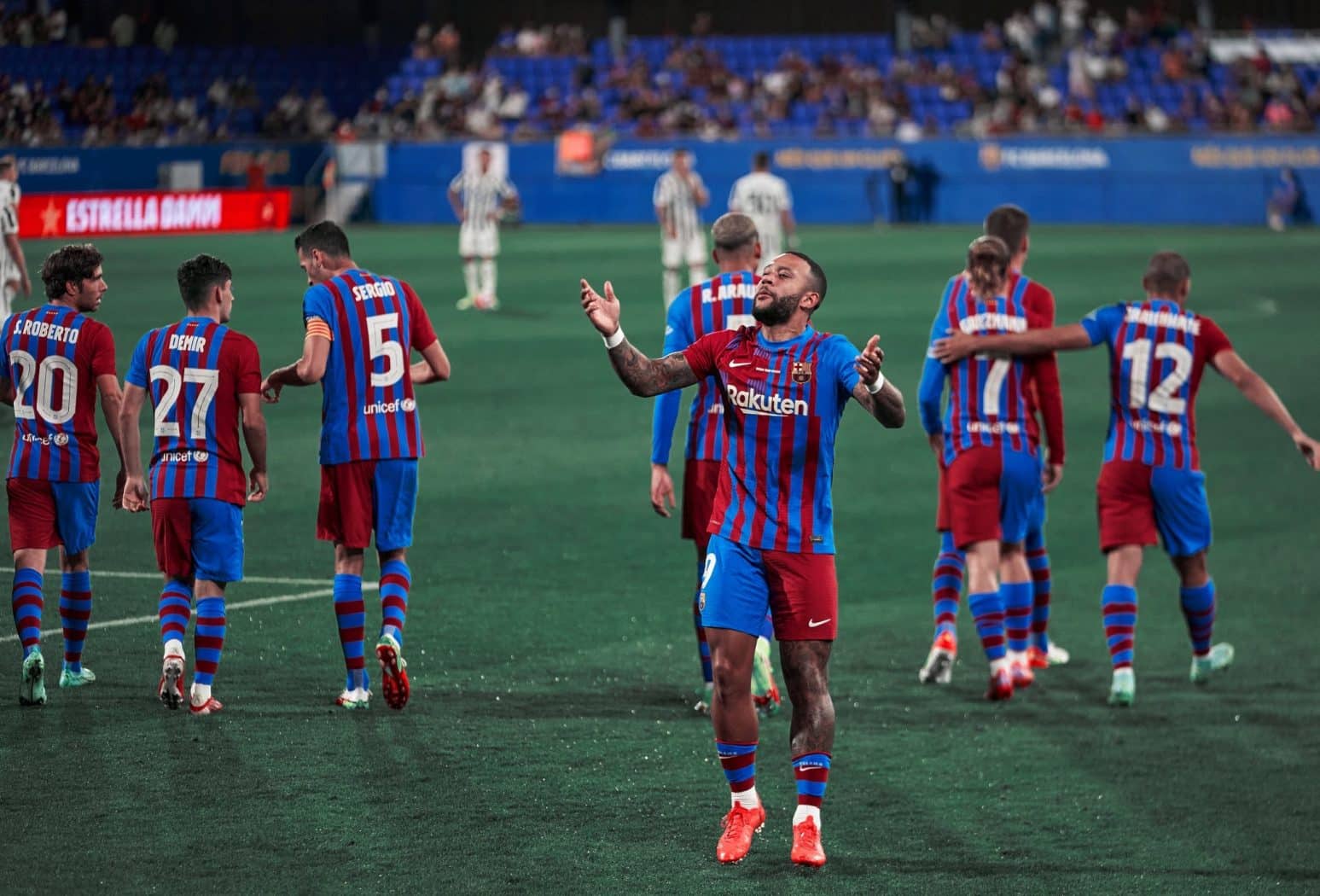 Không Messi, cựu sao M.U tỏa sáng giúp Barca thắng đậm Juve - Bóng Đá